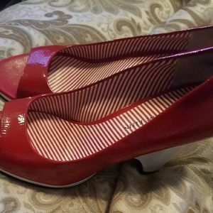 AK Red & White wedges