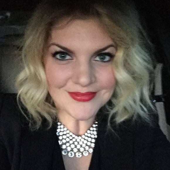 Meet your Posher, Suzanne