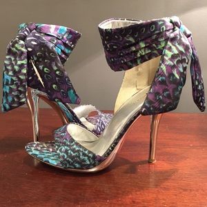 Shi Peacock heels