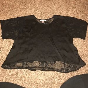 Hi-low lace back short sleeve top
