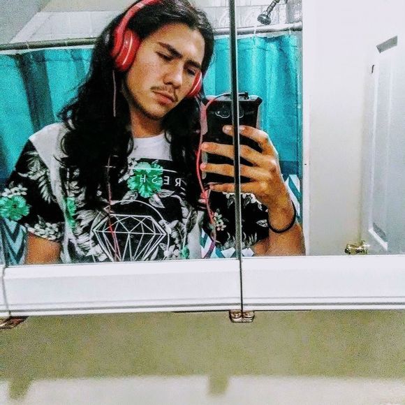 Meet your Posher, Devin - Picture 1 of 1