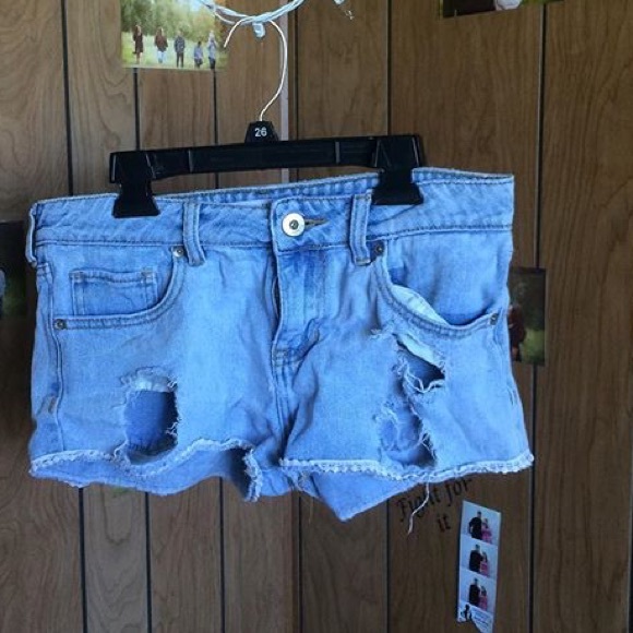 Bullhead distressed shorts