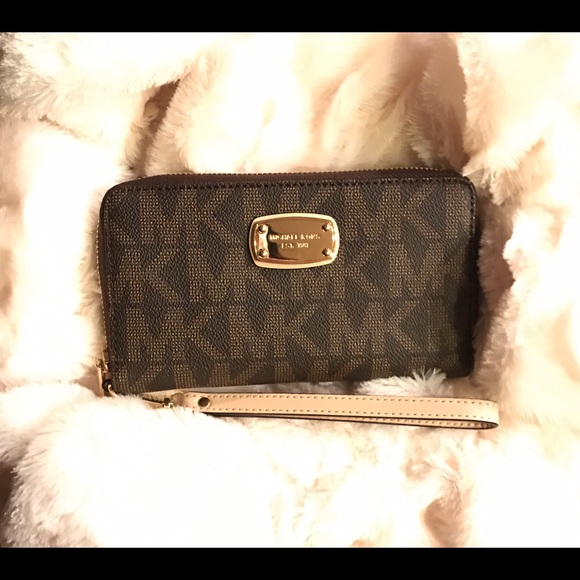 SOLD!!! Michael Kors wallet!