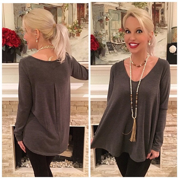 Tops - Soft sweater v neck hi lo pleated back tunic💕