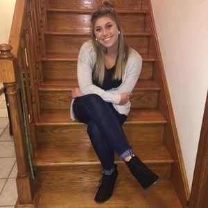 Meet your Posher, Claire