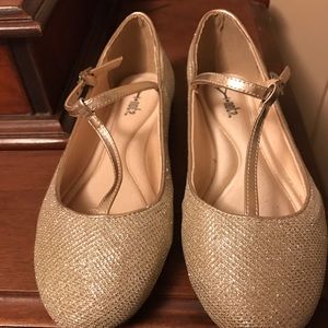Cute champagne sparkle t-strap flats sz6