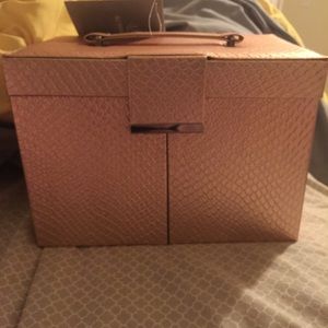 HUGE MAKEUP ORGANIZER BOX
