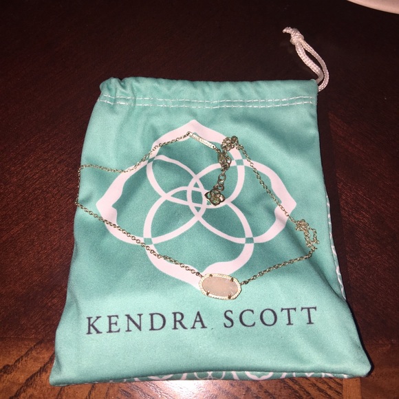 Kendra Scott necklace