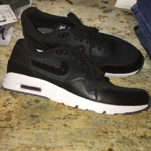 Nike Air max shoes sz 10 women's