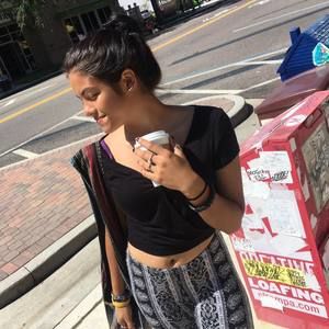 Meet your Posher, Alexis