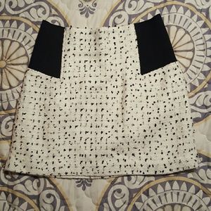 Wool-like black and white mini skirt
