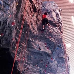 Meet your Posher, Manel