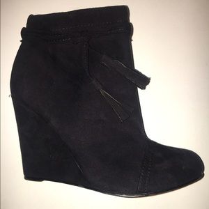 Like NEW! Black ankle boots 7.5