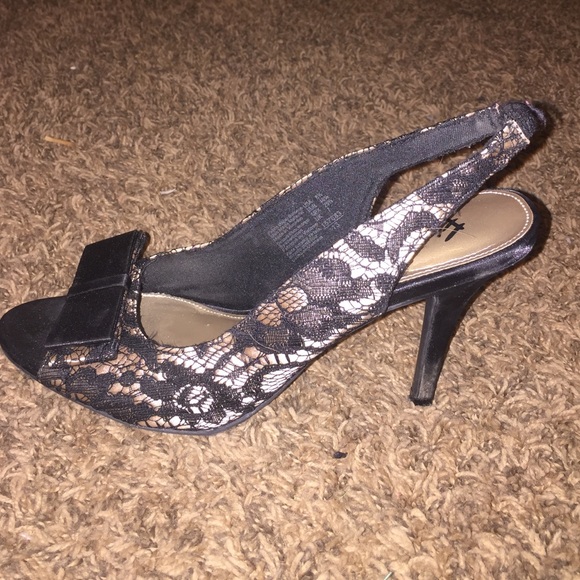 Black lace heels - Picture 2 of 3