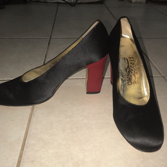 Ferragamo black heels with red heels 8C