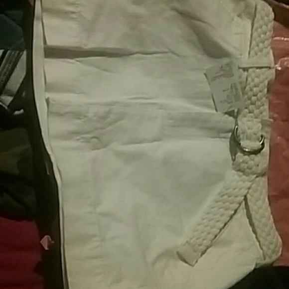 Abercrombie & Fitch - Picture 3 of 4