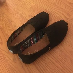 Black Canvas Toms