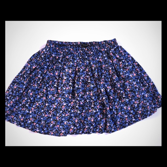 Forever 21 Dresses & Skirts - Blue Forever 21 Skirt with pink flowers🌸