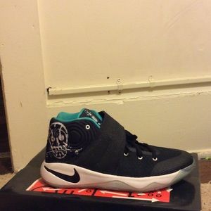 Kyrie 2 court deck gs