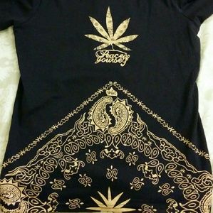 Nwot exotic navy blue floral pattern crewneck