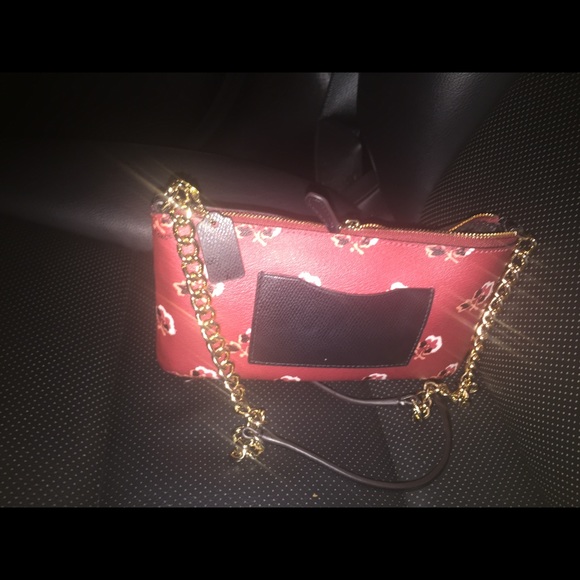 Adorable red canvas coach shoulder bag - Picture 3 of 4