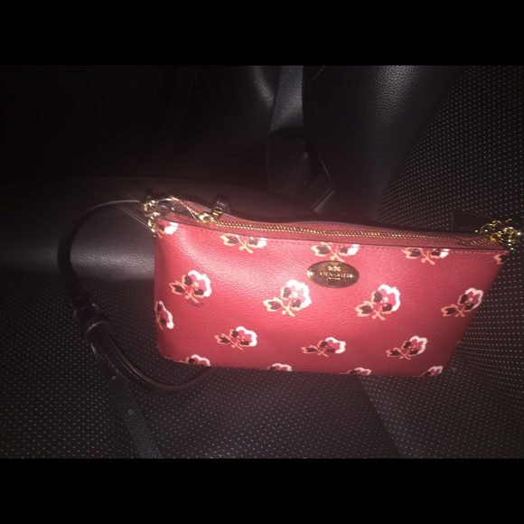 Adorable red canvas coach shoulder bag - Picture 4 of 4