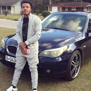 Meet your Posher, Devonte