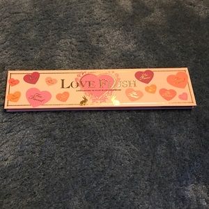 Too Faced Love Flushed Blush Palette