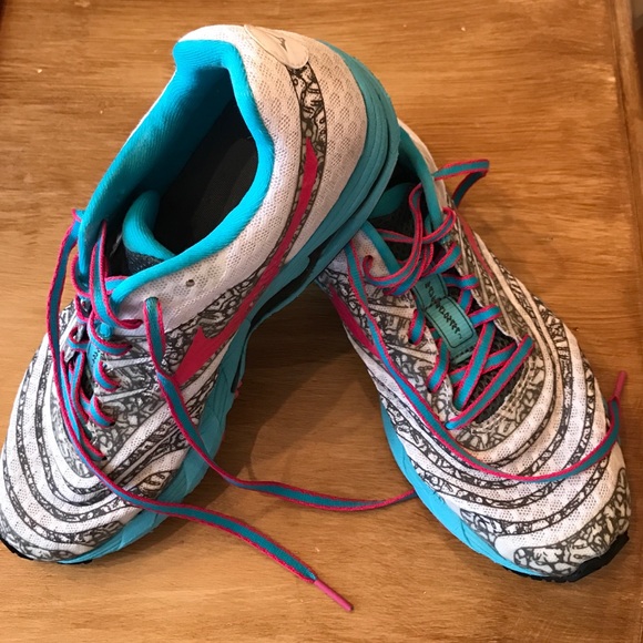 Mizuno Tennis Shoes