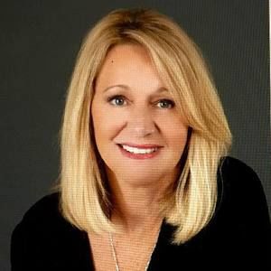 Meet your Posher, Joni