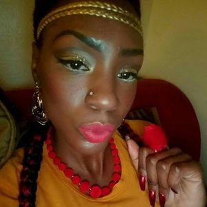 Meet your Posher, Chaneya