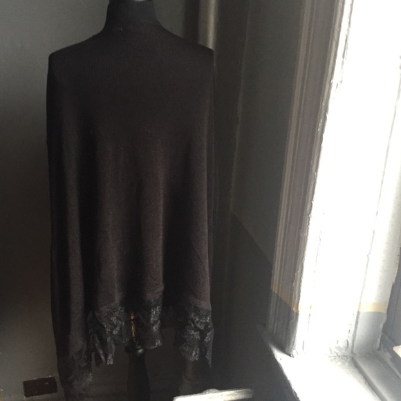 Cardigan with Lace bottom - Picture 2 of 4