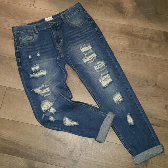 DISTRESS BOYFRIEND CUT JEANS