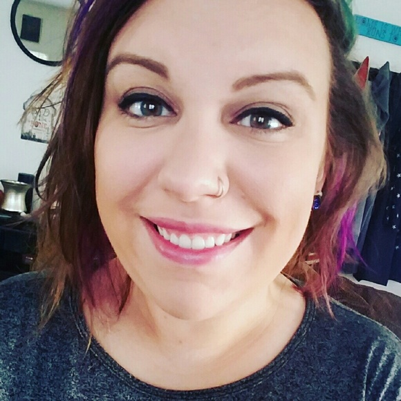 Meet your Posher, Amanda - Picture 1 of 1