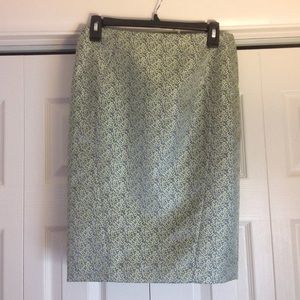 Elie Tahari size 2 pencil skirt with detail