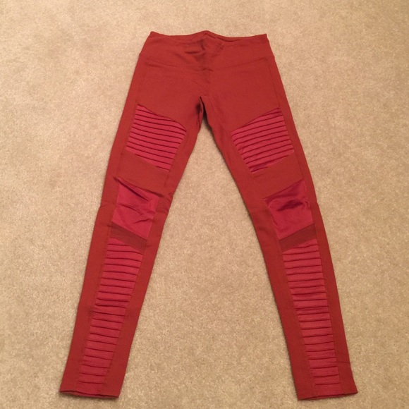 ALO Yoga Pants - Alo moto leggings - only worn three times