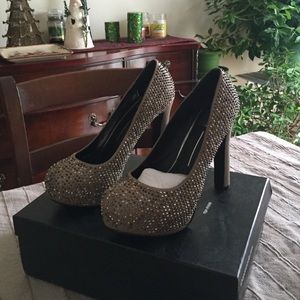 Dolce vita pump. Size 8 1/2 heel 4 in. Taupe