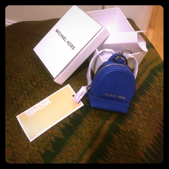 MICHAEL KORS .. keychain/coin purse