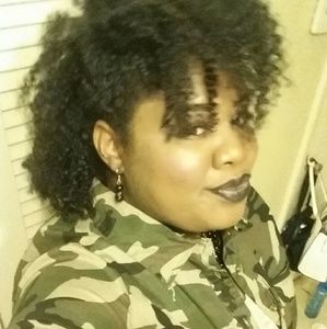 Meet your Posher, Monica