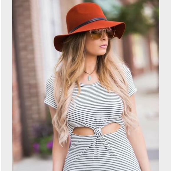 Adorable rust colored floppy hat