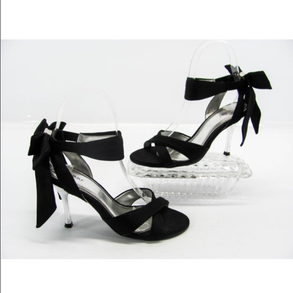 Fioni satin black open toe heel with bows sz 7