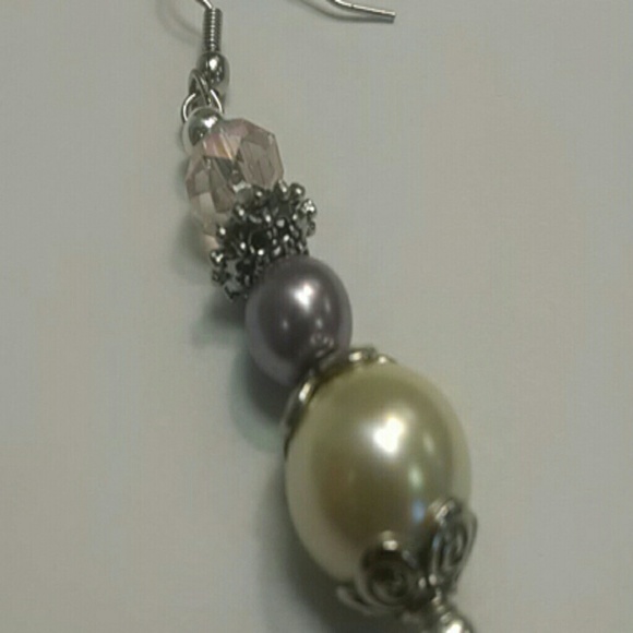 Victorian Pearl Earrings, Mauve, Cream, Dangle - Picture 3 of 3