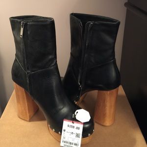 Awesome mod platform boots by Zara.