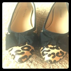 Ellen Tracy leopard flats