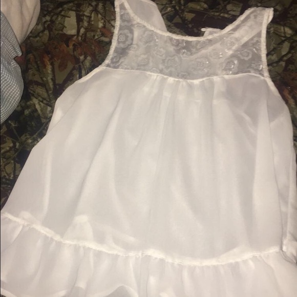 White loose tank top shirt