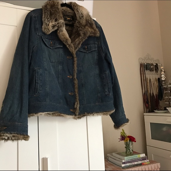 Vintage Jackets & Blazers - VINTAGE ⚡️denim & faux fur button up jacket