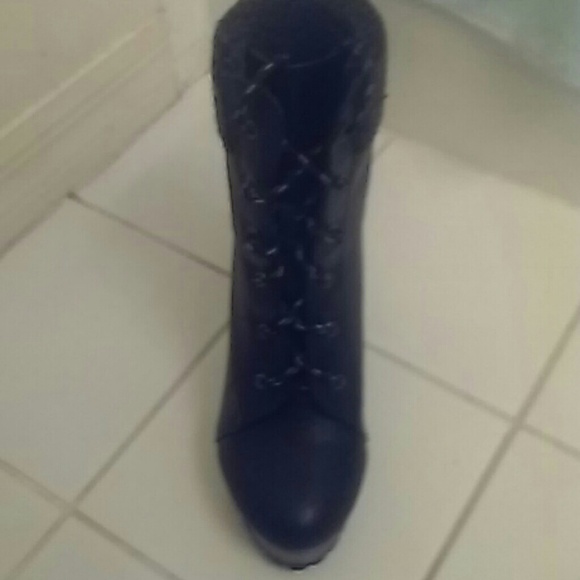 Boots.   NWOT - Picture 2 of 3