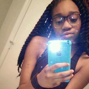 Meet your Posher, Maci