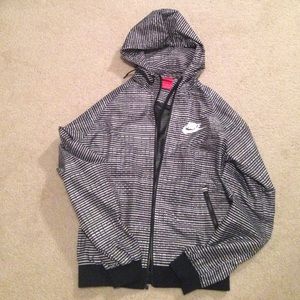 Nike wind breaker jacket