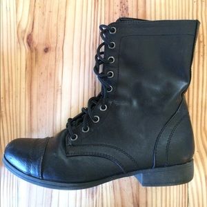 Combat boots